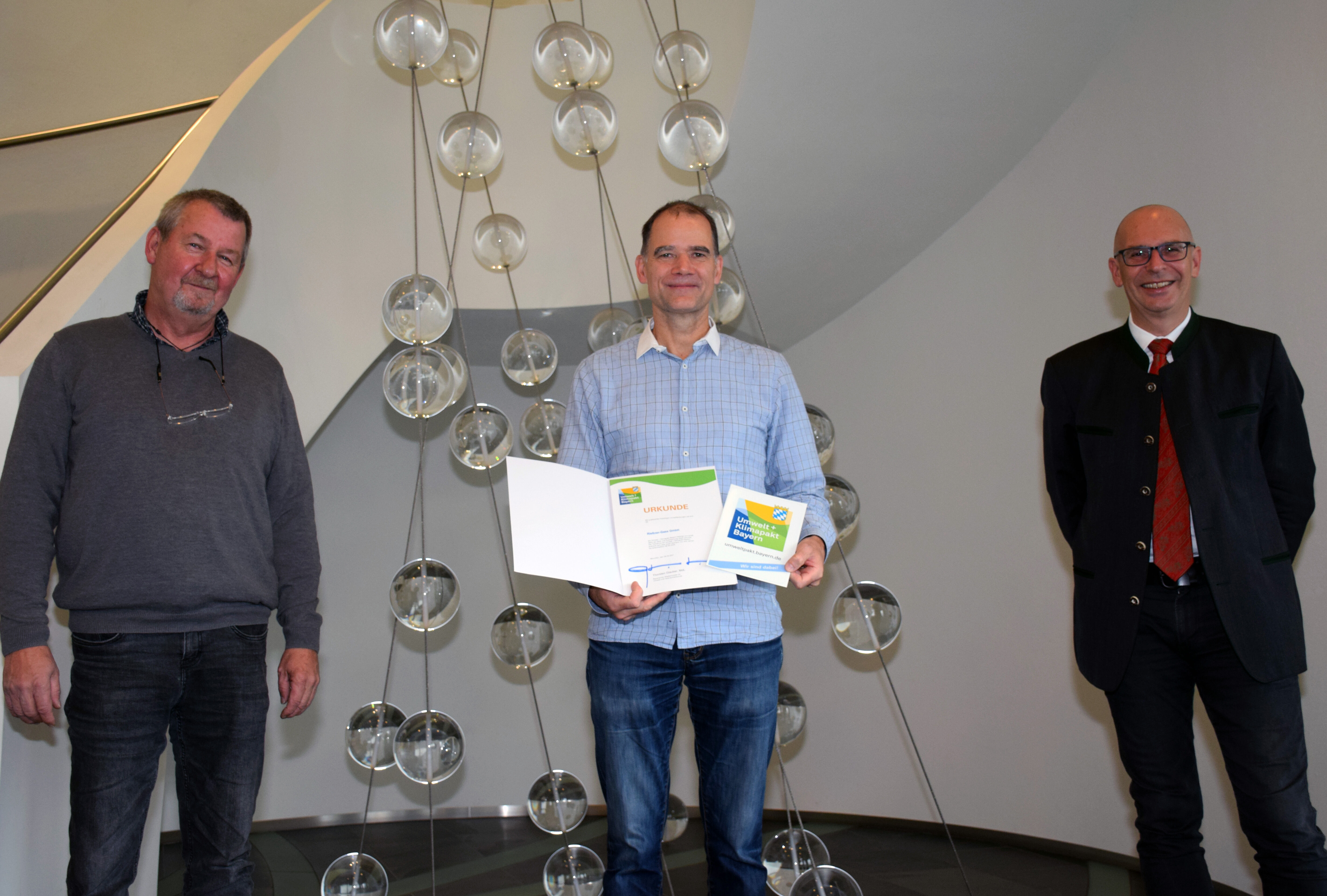 Für innovative und nachhaltige â€žUmweltleistungenâ€œ wurde die Rießner Gase GmbH in Lichtenfels ausgezeichnet: Foto: Landratsamt Lichtenfels / Heidi 