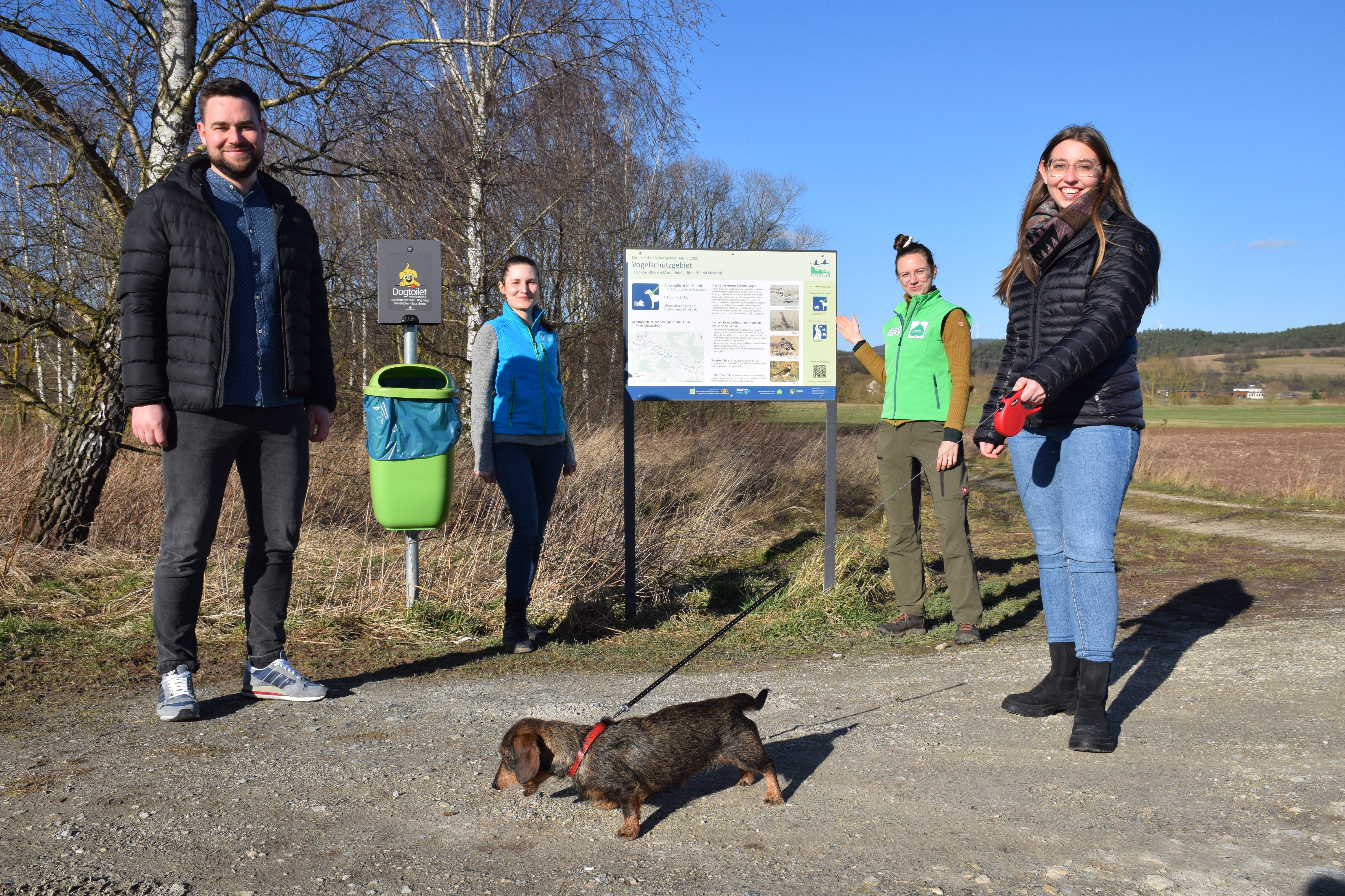 Im Vogelschutzgebiet â€žTäler von Oberem Main, Unterer Rodach und Steinachâ€œ müssen Hunde im Zeitraum vom 1. März bis 31. August an die Leine genomme