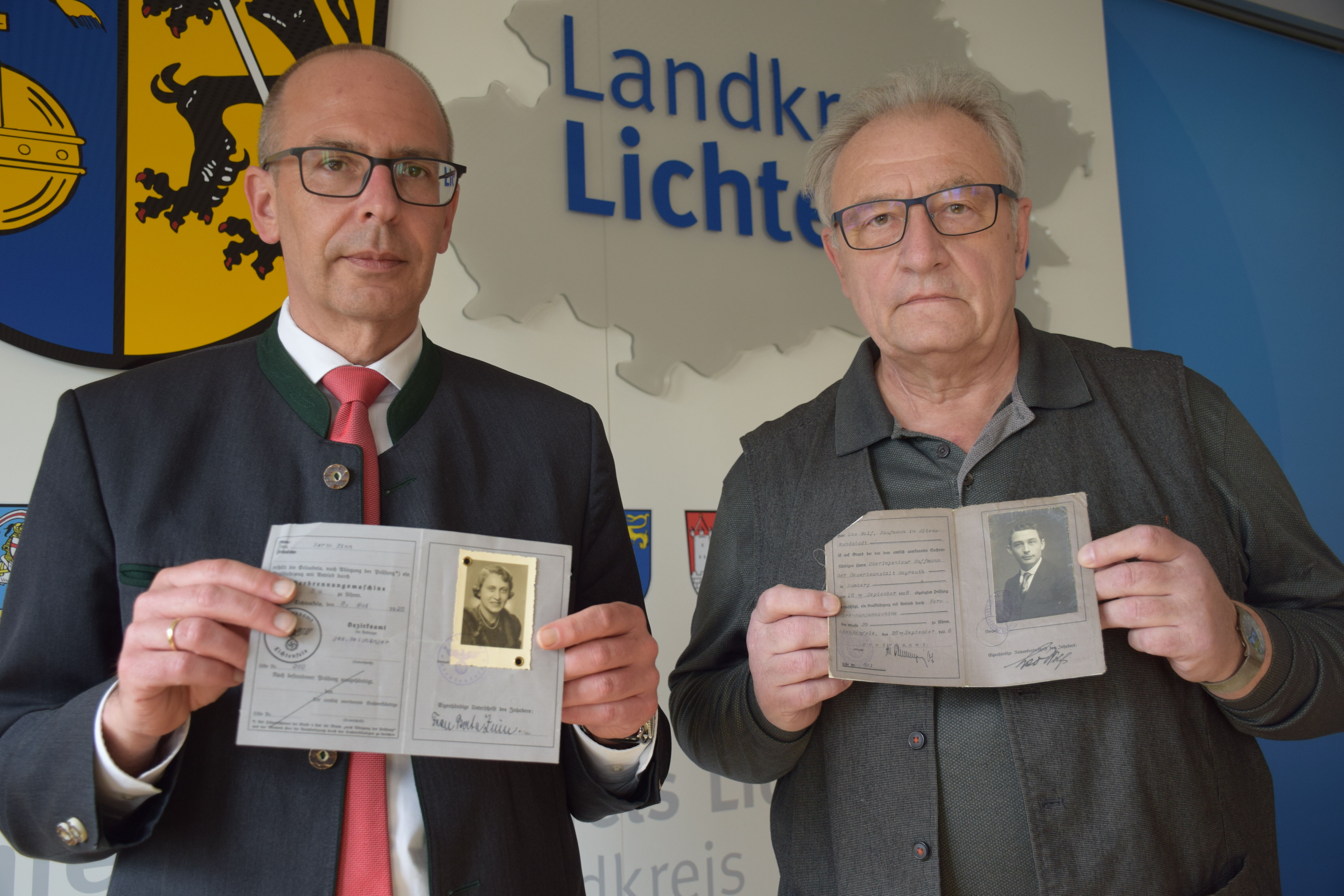 Landrat Christian Meißner und Studiendirektor a.D. Manfred Brösamle-Lambrecht unterstreichen, wie wichtig dieses Projekt gerade in der jetzigen Zeit i