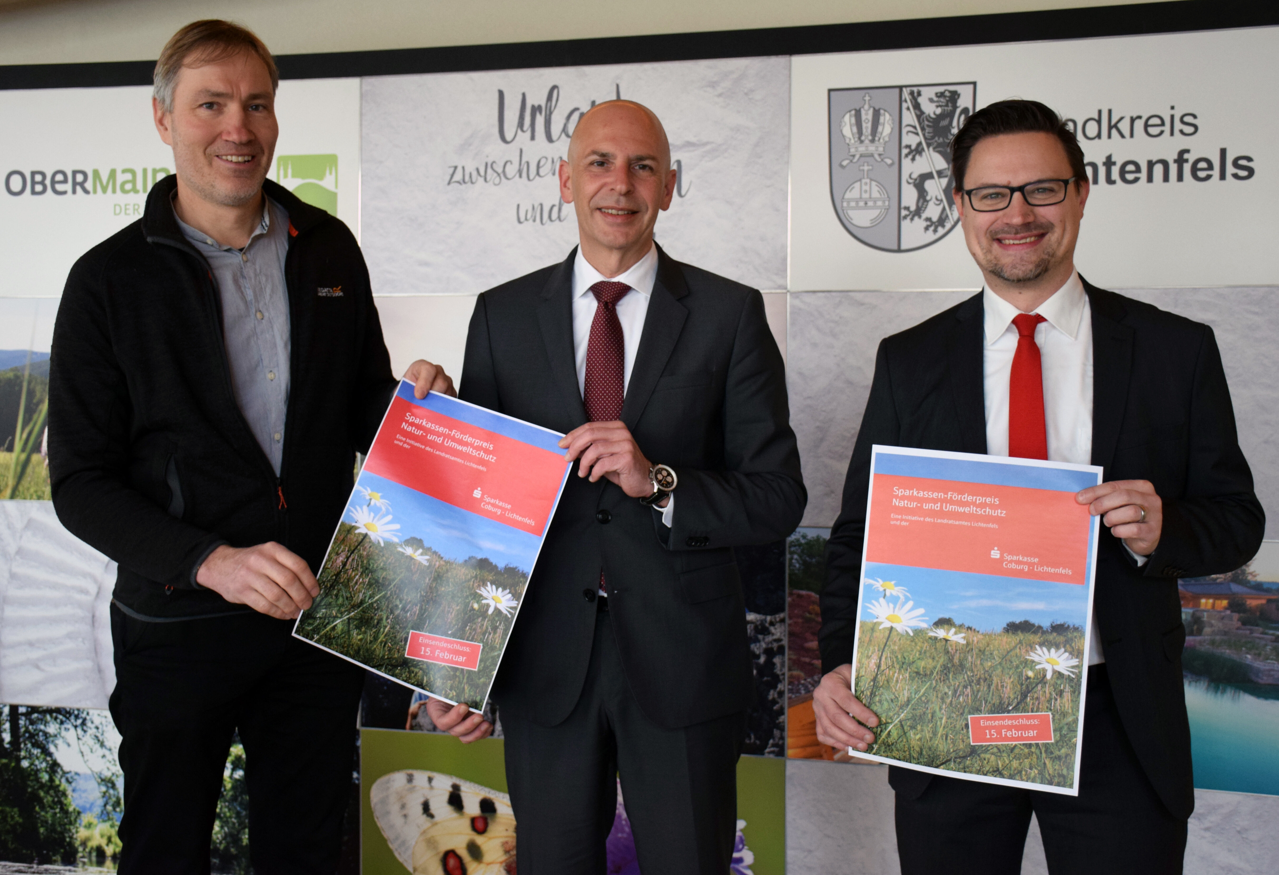 Landrat Christian Meißner, Stefan Schneyer und Michael Stromer freuen sich auf Vorschläge für den Förderpreis für Umwelt- und Naturschutz. Foto: Landr