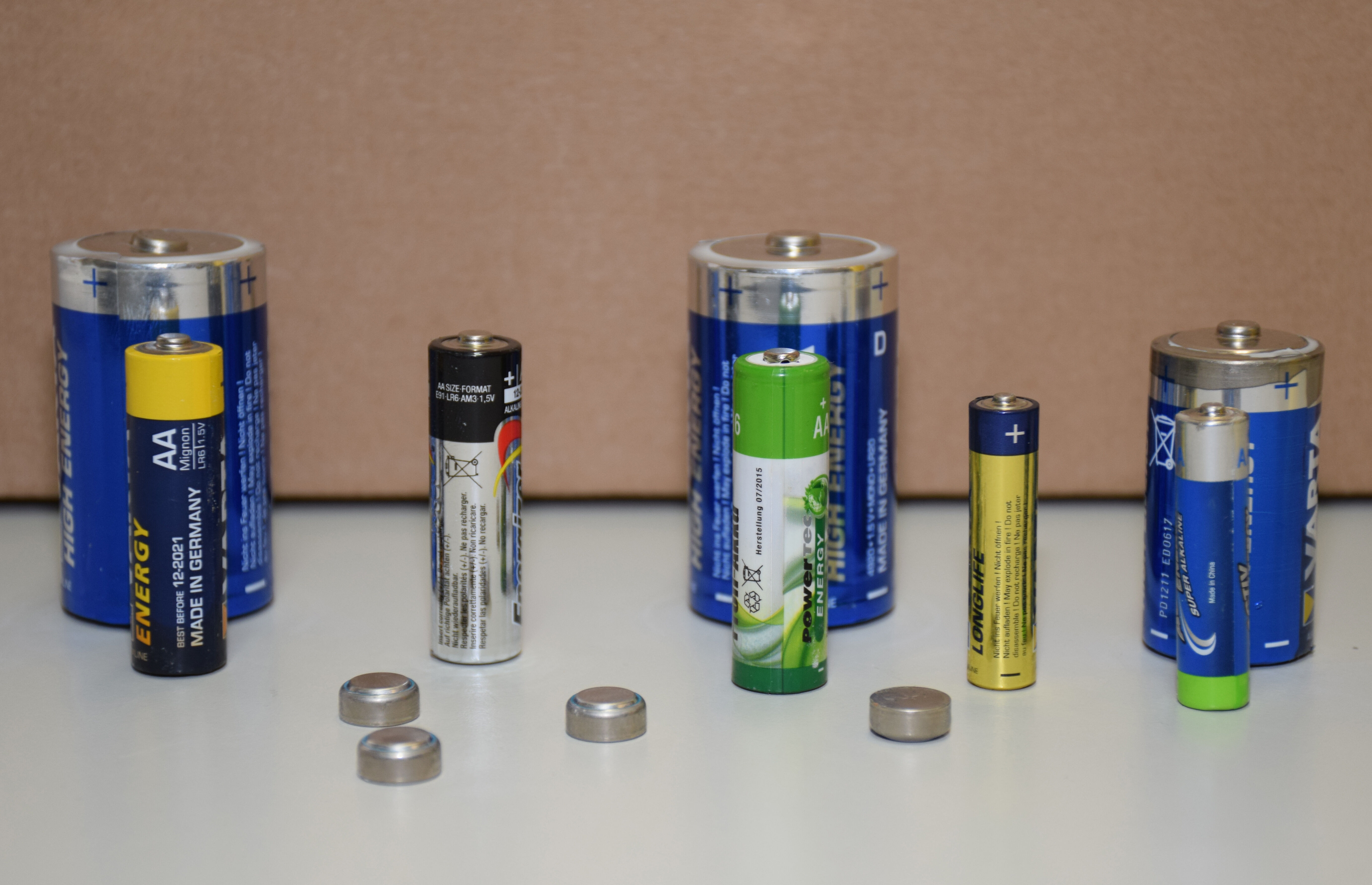 Batterien und Akkus mussen fachgerecht entsorgt werden. (c) Heidi Bauer (6)